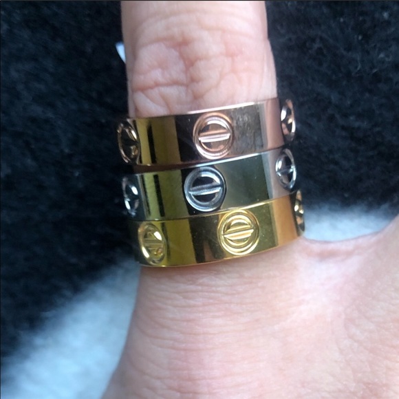 TOP SELLING ! 5 star ⭐️ UNISEX love / screw ring - Picture 5 of 8